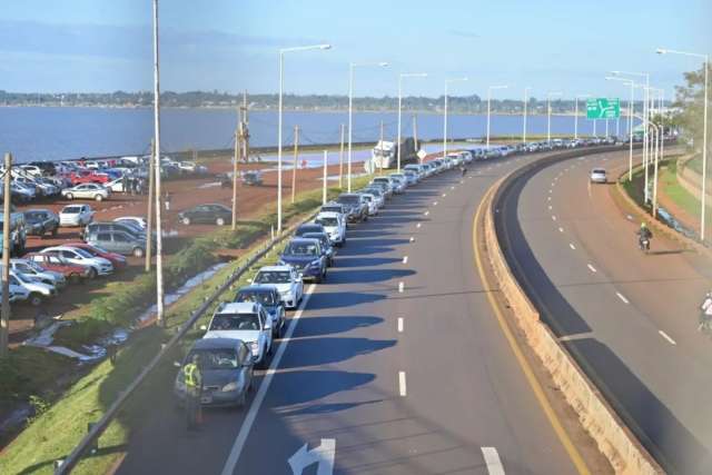 El tránsito hacia Encarnación, Paraguay, desde Posadas se mantuvo fluido este lunes,